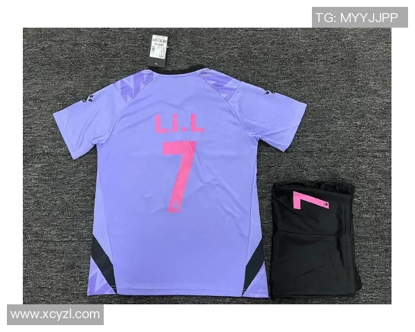 获得足球明星球衣的独特机会与背后的故事分享